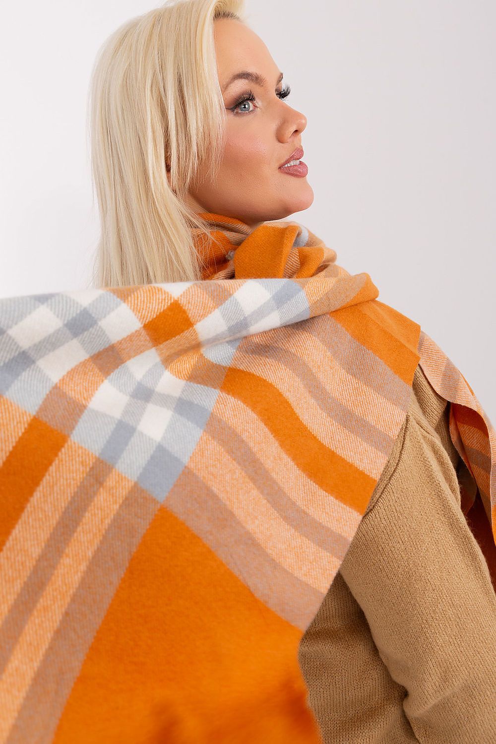 Scialle model 190565 AT
