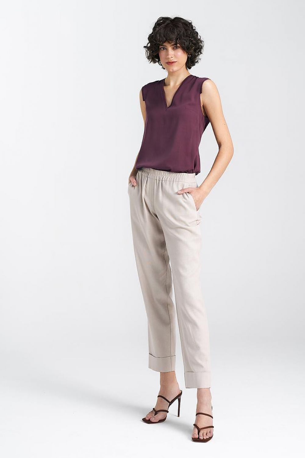 Pantaloni da donna model 195464 Nife