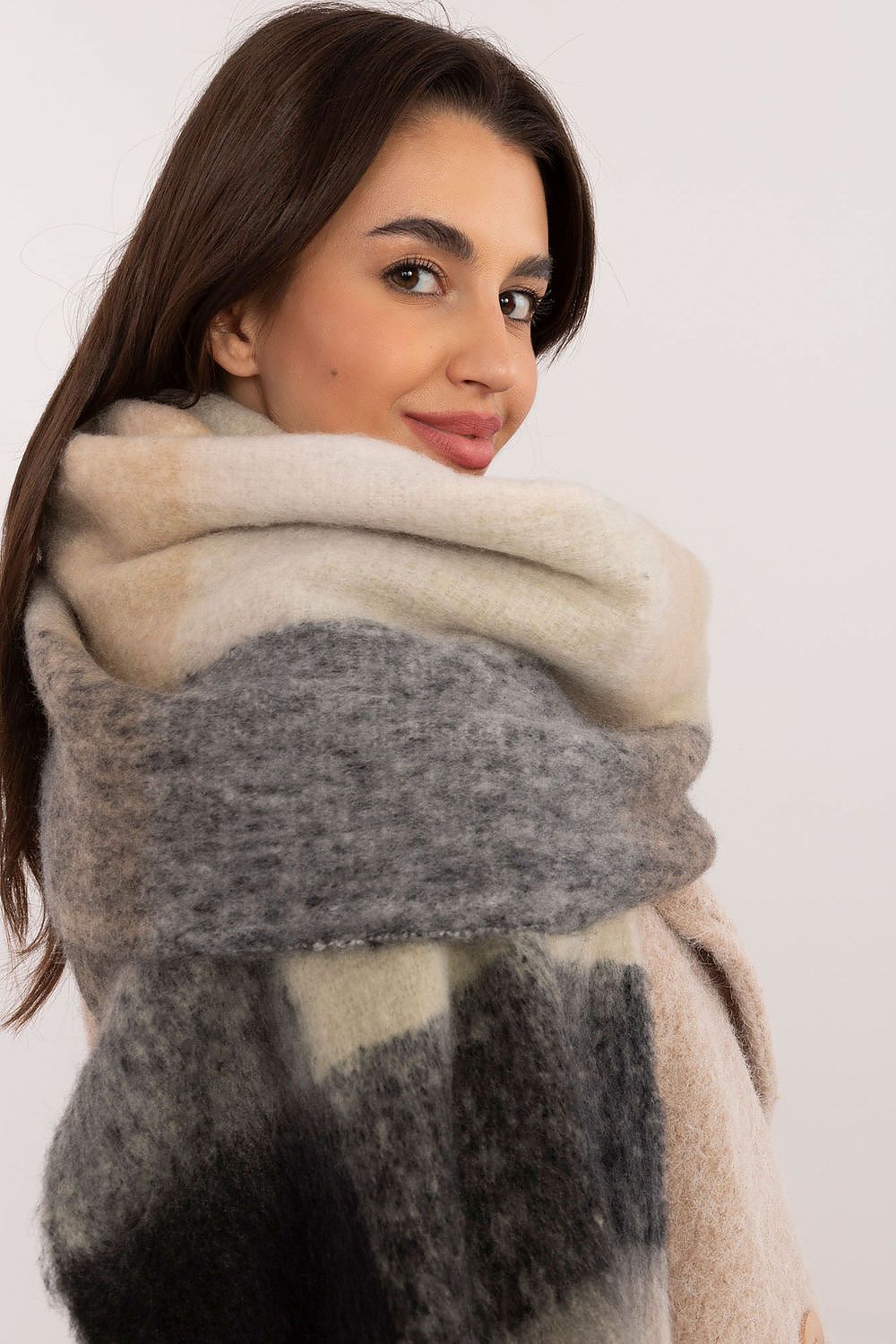 Scialle model 203176 AT