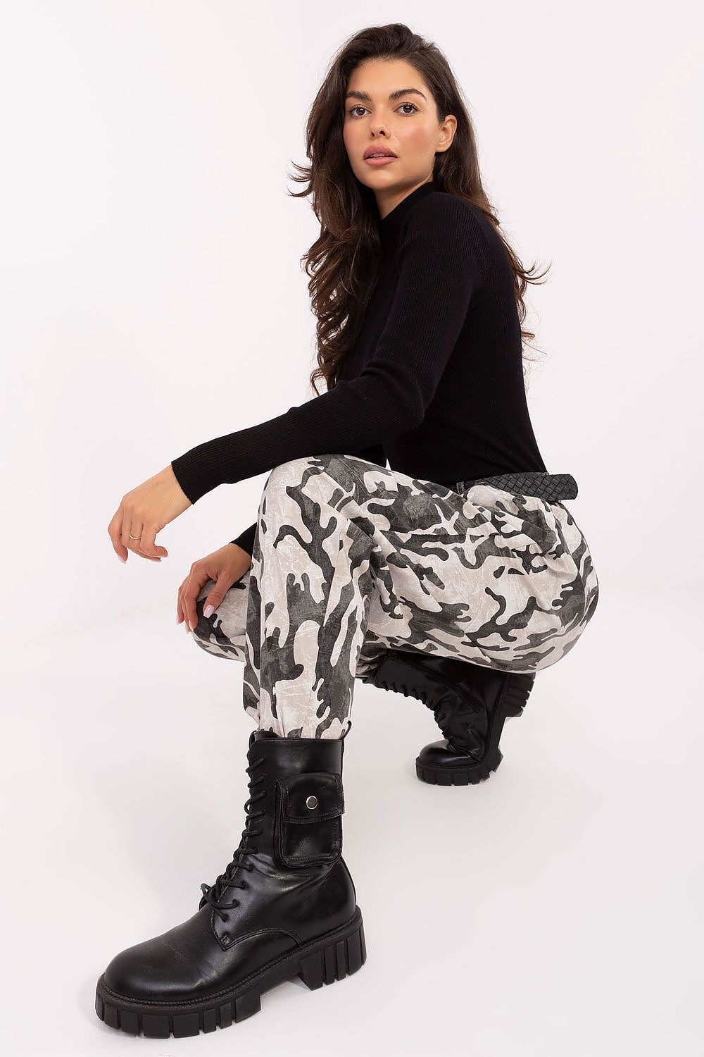 Pantaloni da donna model 218437 Italy Moda