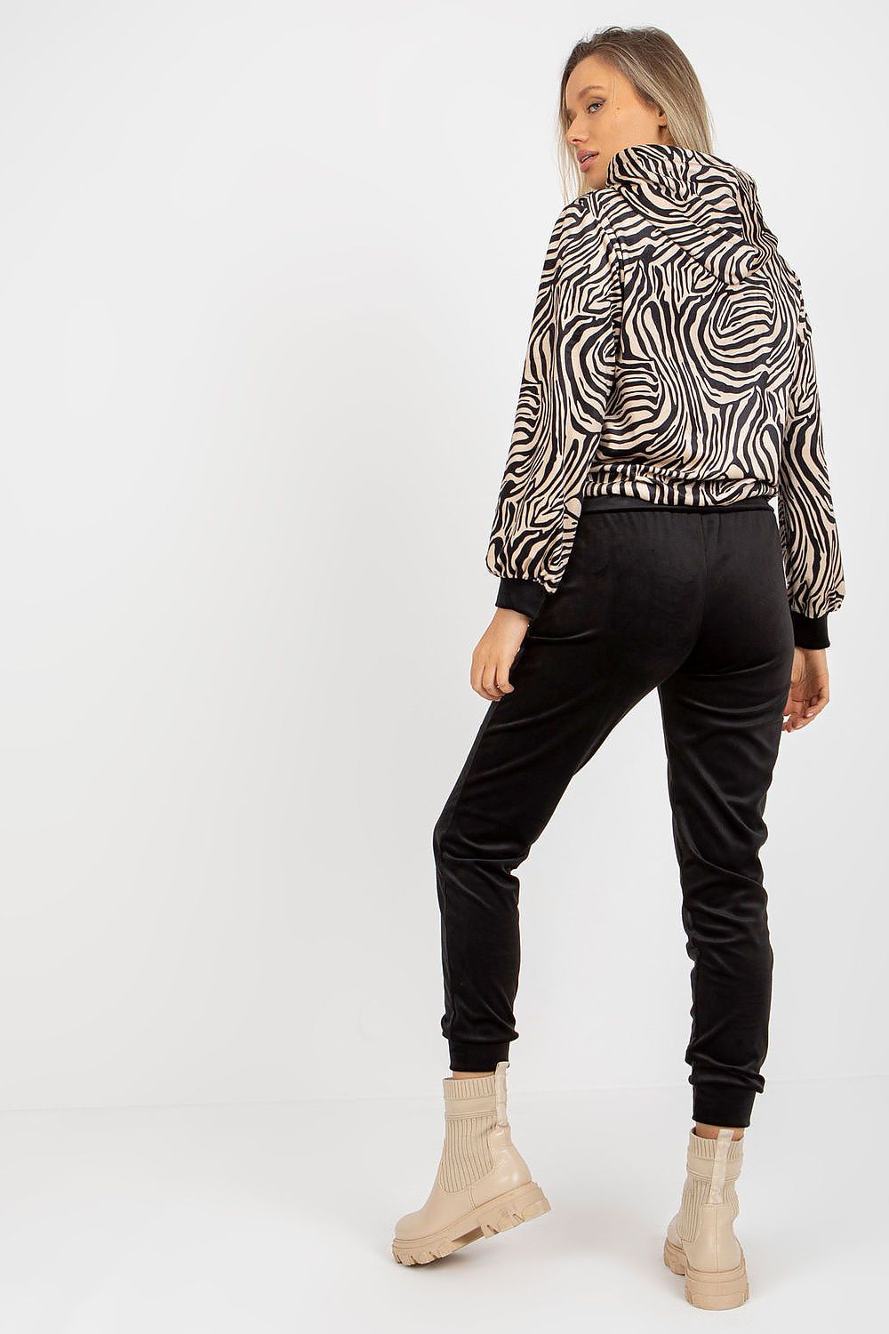 completo model 173357 Rue Paris