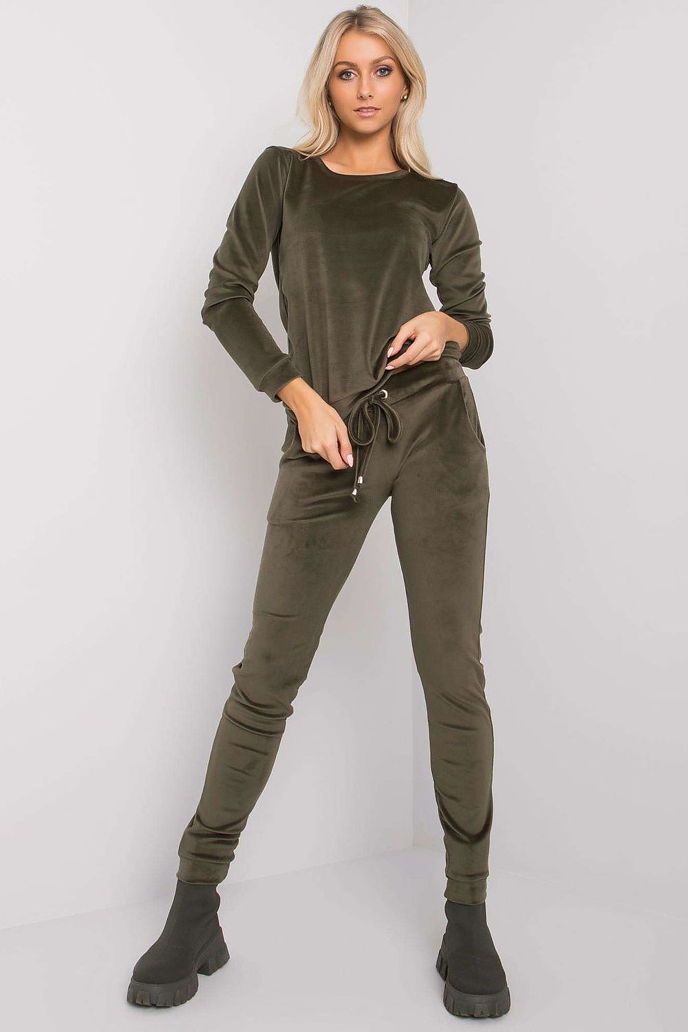 completo model 175107 Rue Paris