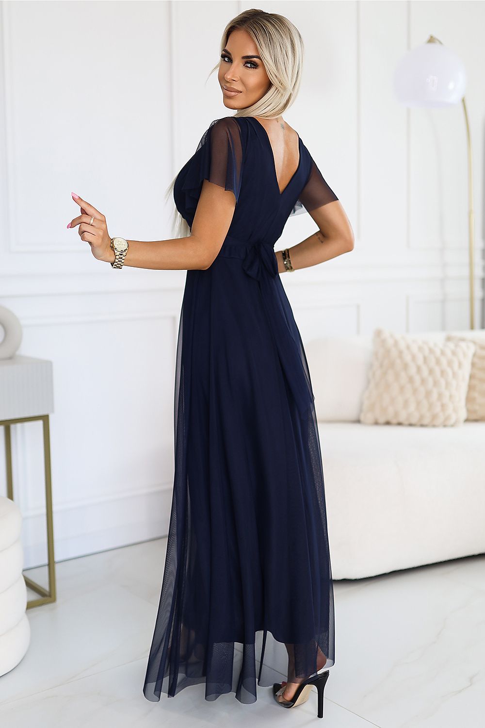 Abito lungo blu navy elegante Numoco 203093 in tulle con schiena a V e maniche corte trasparenti retro 