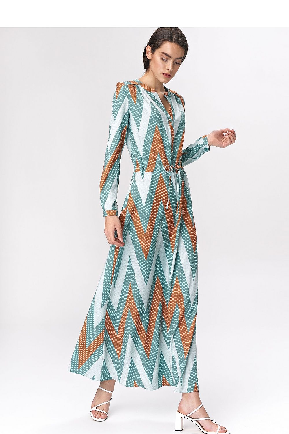 Abito lungo donna con stampa zigzag turchese, vista frontale con cintura regolabile 140882 Nife 