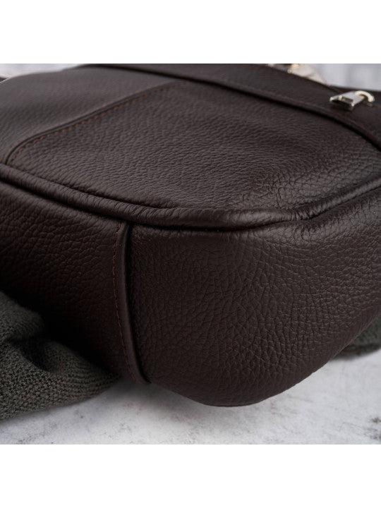 Borsa messenger marrone Paolo Peruzzi in pelle naturale vista dettaglio fondo. 193249 Galanter