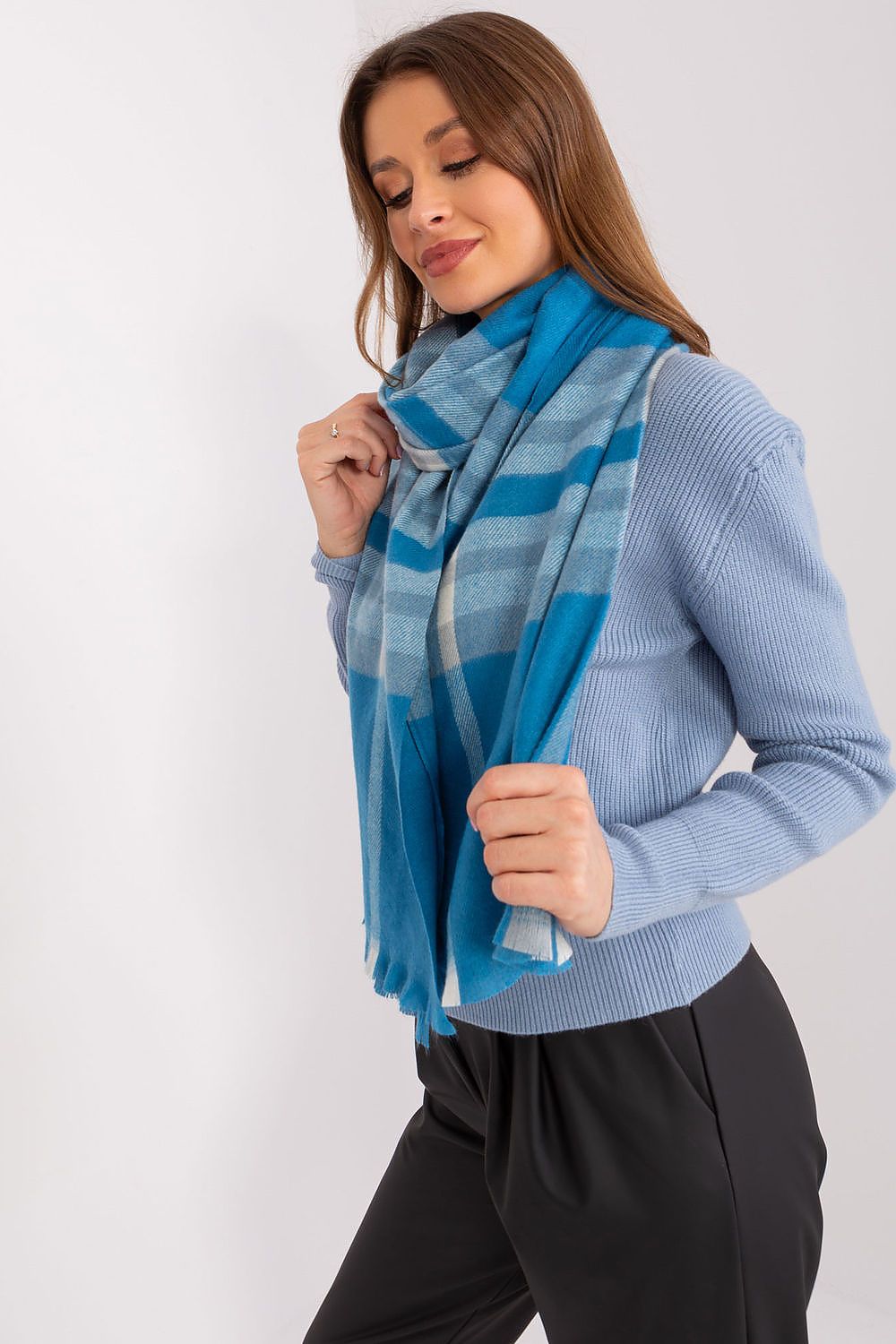  Scialle model 190569 AT 
