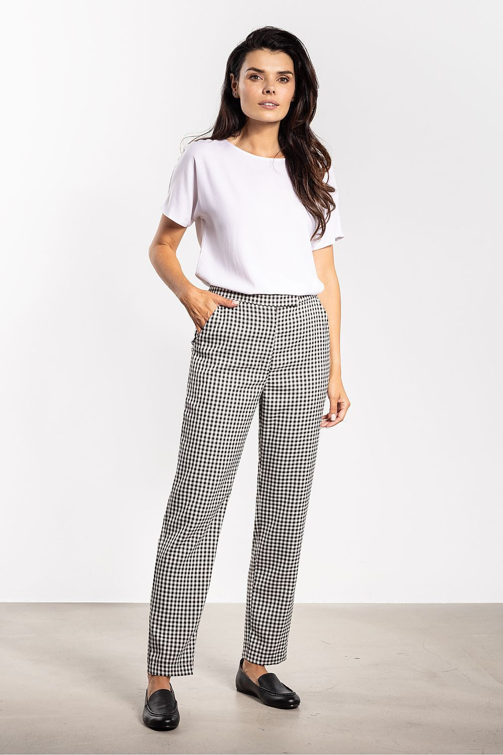  Pantaloni da donna model 218973 awama 