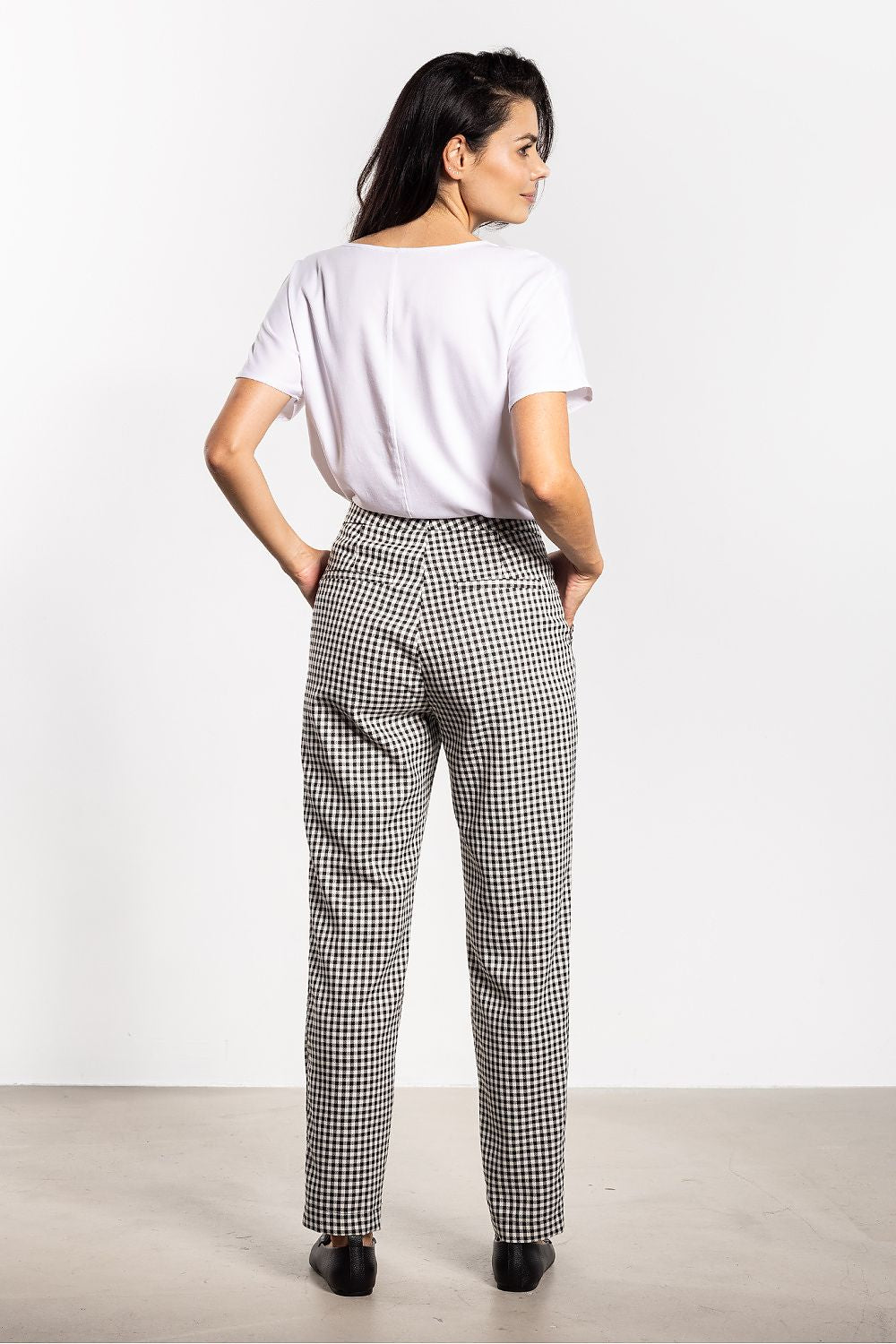  Pantaloni da donna model 218973 awama 
