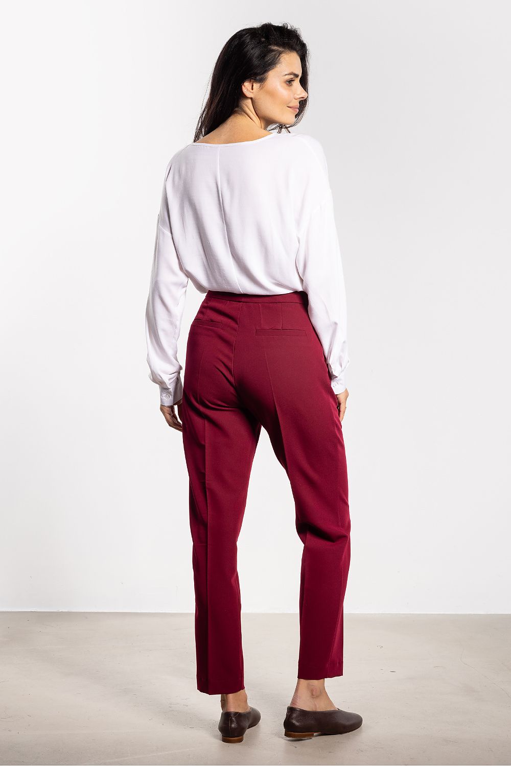  Pantaloni da donna model 218976 awama 