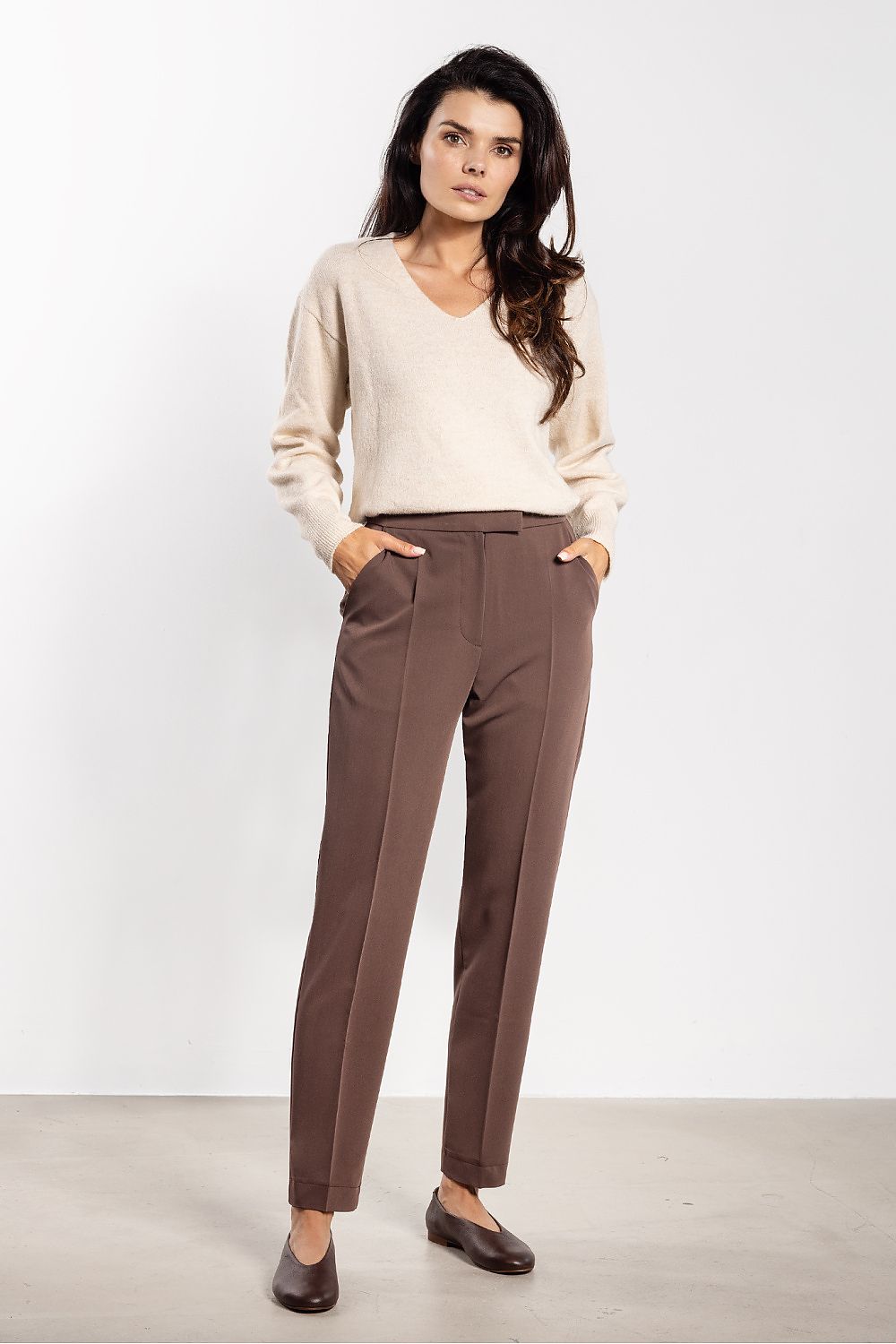  Pantaloni da donna model 218977 awama 