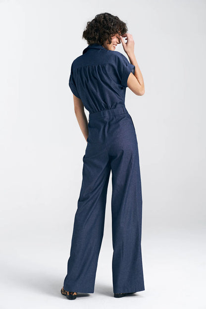 Retro della tuta Nife 193808 in denim blu con dettaglio arricciato sulla schiena e taglio ampio,