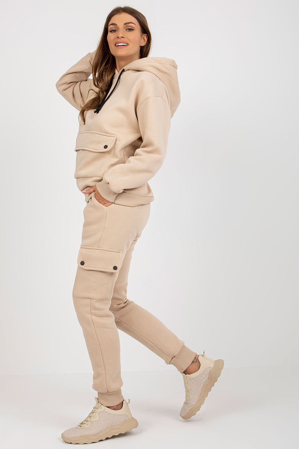  Vista laterale sinistra tuta donna beige con pantaloni cargo e felpa cappuccio Modern Vogue 186180 Factory Price 
